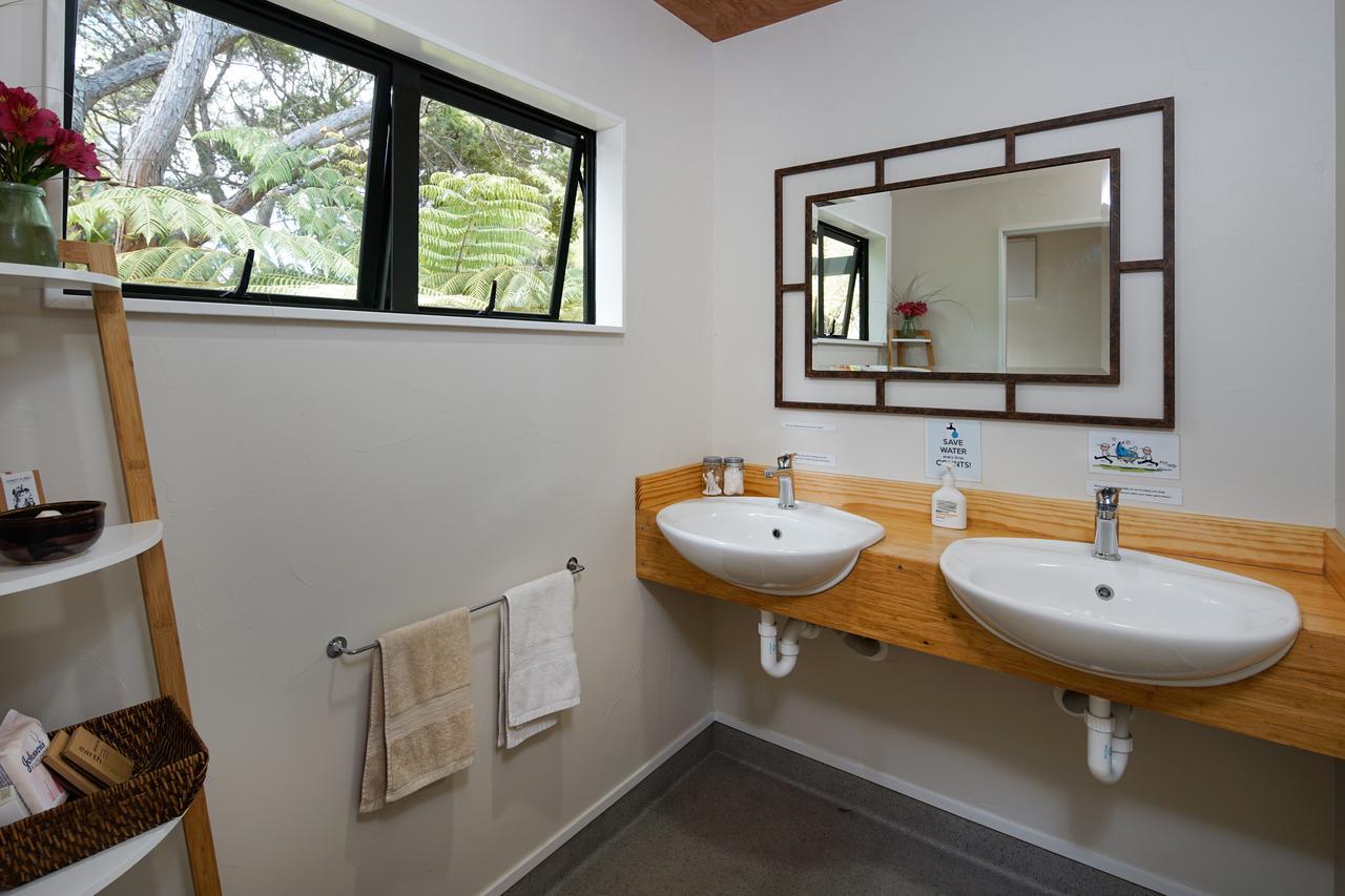 Wai-Knot Accommodation Onetangi Bagian luar foto